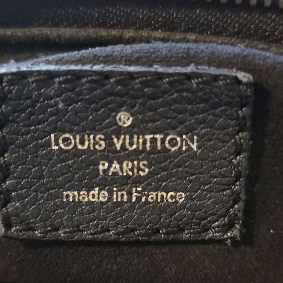 Louis vuitton Monogram purse. . Worn a few times. - Picture 5 of 11